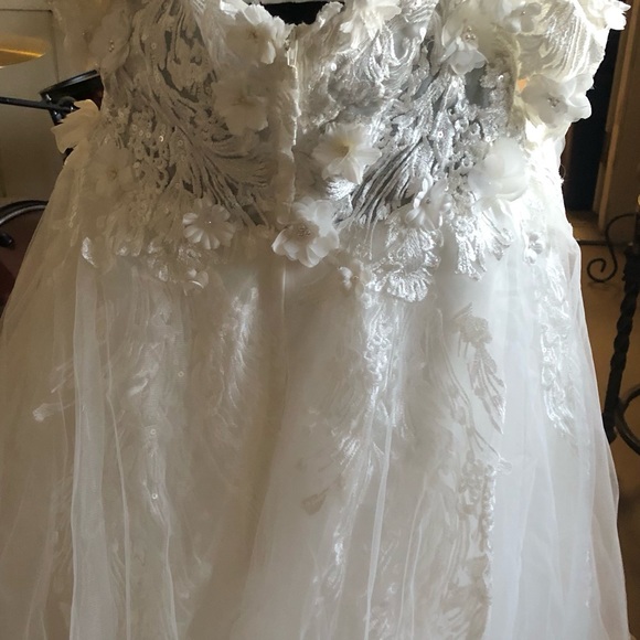 Demidress Wedding dress with Chic off the shoulder Tulle - Picture 9 of 14